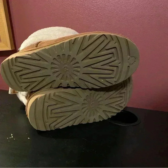 UGG Boots - Picture 8 of 10